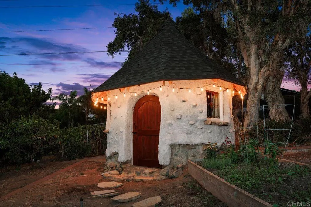 https://cdn.realtyfeed.com/cdn/127/306800355/a426ba0ec225477bfff3391f9d9a9fd1.webp