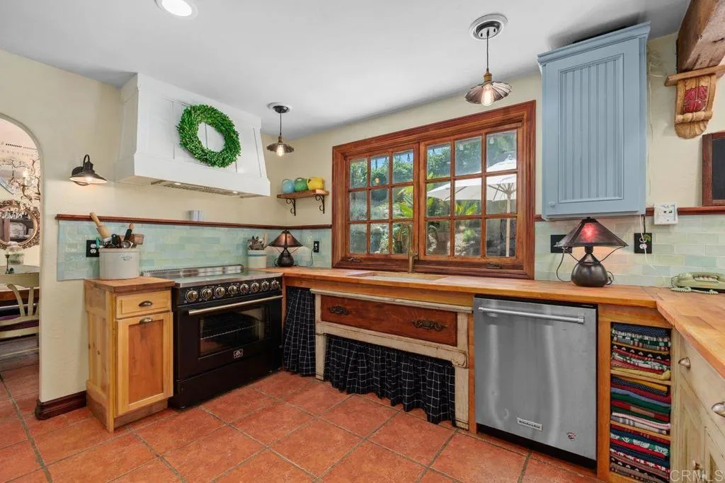 https://cdn.realtyfeed.com/cdn/127/306800355/b03cd306d6d06617a74612a4e2df08dd.webp