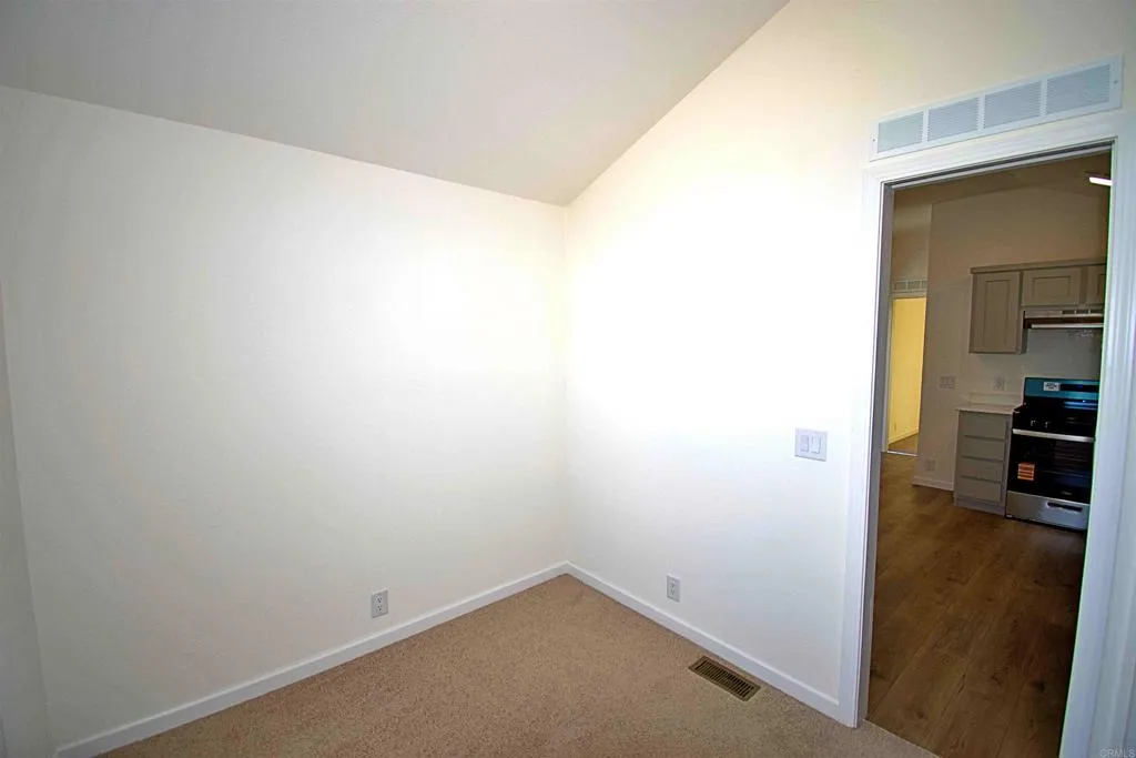 https://cdn.realtyfeed.com/cdn/127/306800468/d0f52e4e0b26482a87552747307163ce.webp