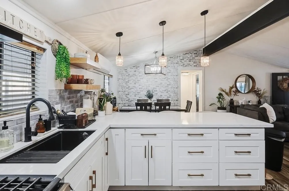https://cdn.realtyfeed.com/cdn/127/306800523/221985deb82adab36ca6d96f6ddf4b65.webp