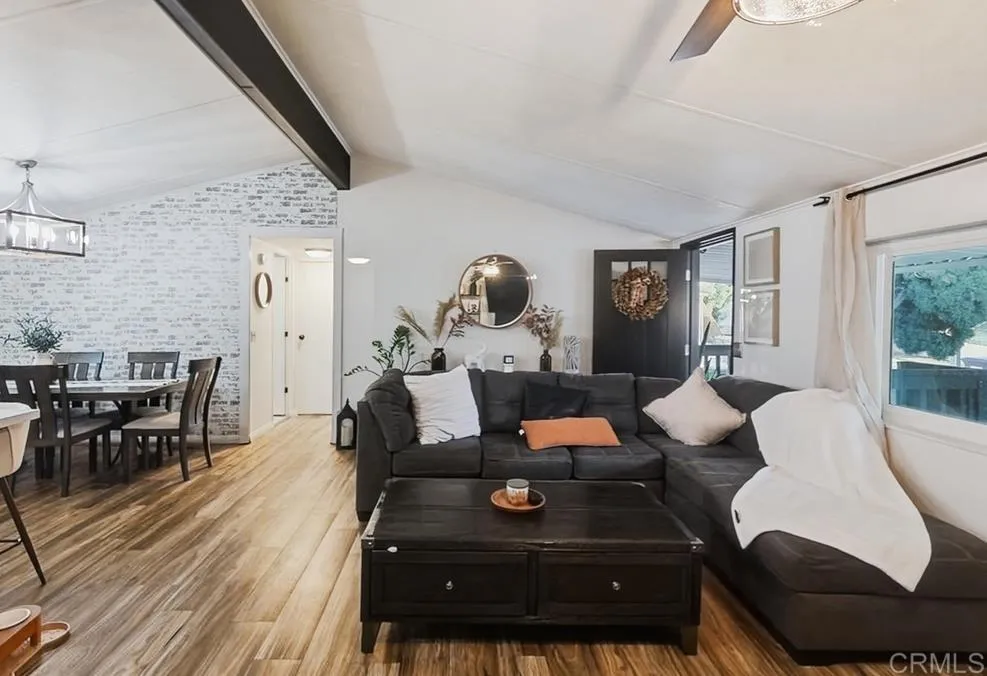 https://cdn.realtyfeed.com/cdn/127/306800523/bfe09d6948504b842b3dd67e5b9159b3.webp
