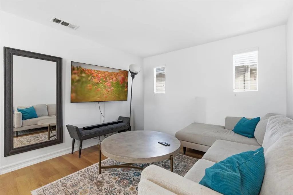 https://cdn.realtyfeed.com/cdn/127/306800531/40b2e6f5425a40c8d93e232a79b21fcc.webp