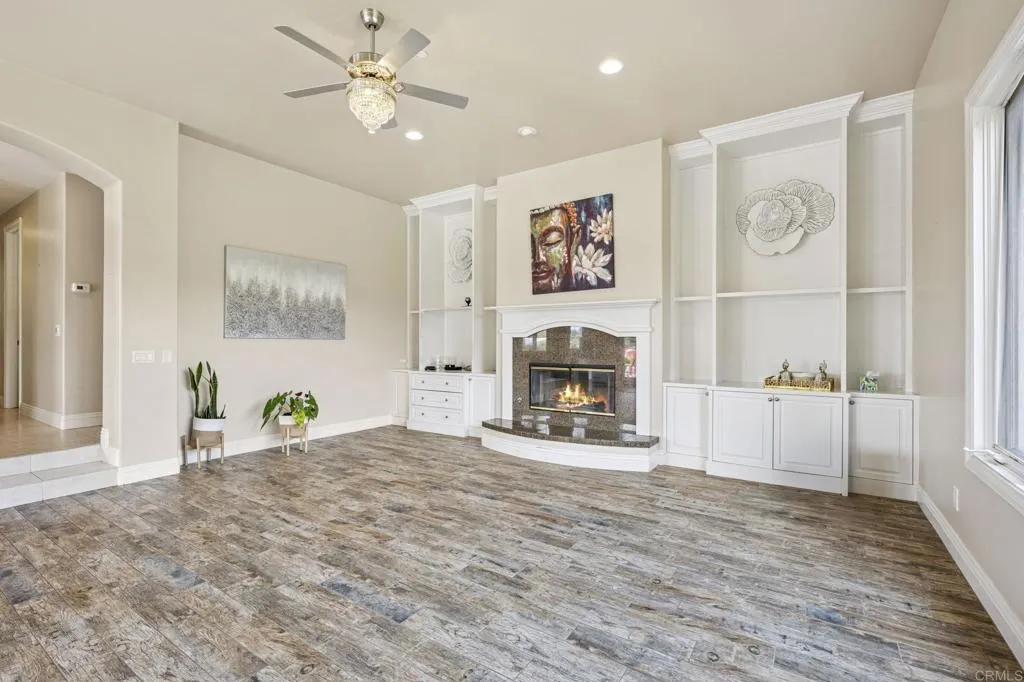 https://cdn.realtyfeed.com/cdn/127/306800564/332b550d777f5ba2e10314202458b92a.webp