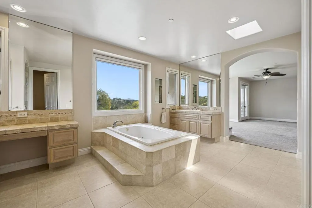 https://cdn.realtyfeed.com/cdn/127/306800564/a9b2d2928627a22d11f822b3ba64b609.webp