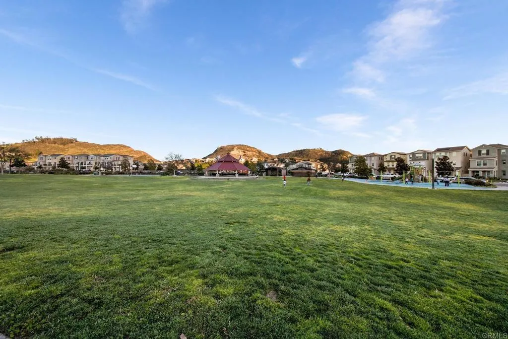 https://cdn.realtyfeed.com/cdn/127/306800589/285d21c48ddd32617af56f3d20f949d4.webp