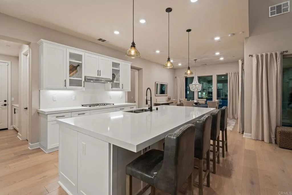 https://cdn.realtyfeed.com/cdn/127/306800589/37f3a2e1a7e0ad17f7e8d1d532587423.webp