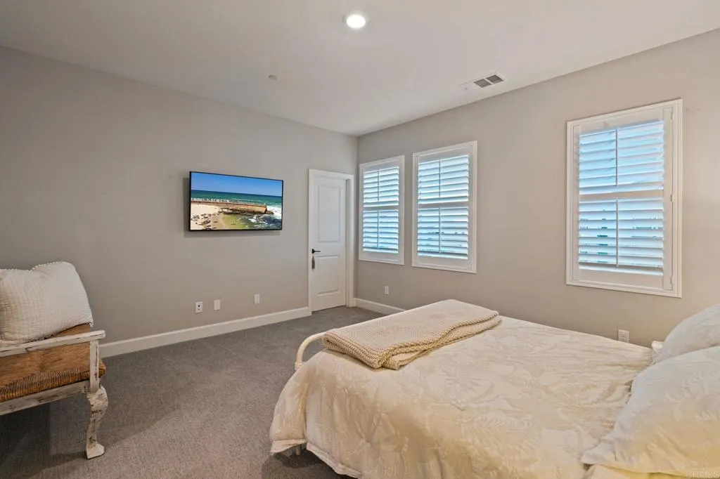 https://cdn.realtyfeed.com/cdn/127/306800589/bb45b9f0316a736e926ddd161f75c7df.webp