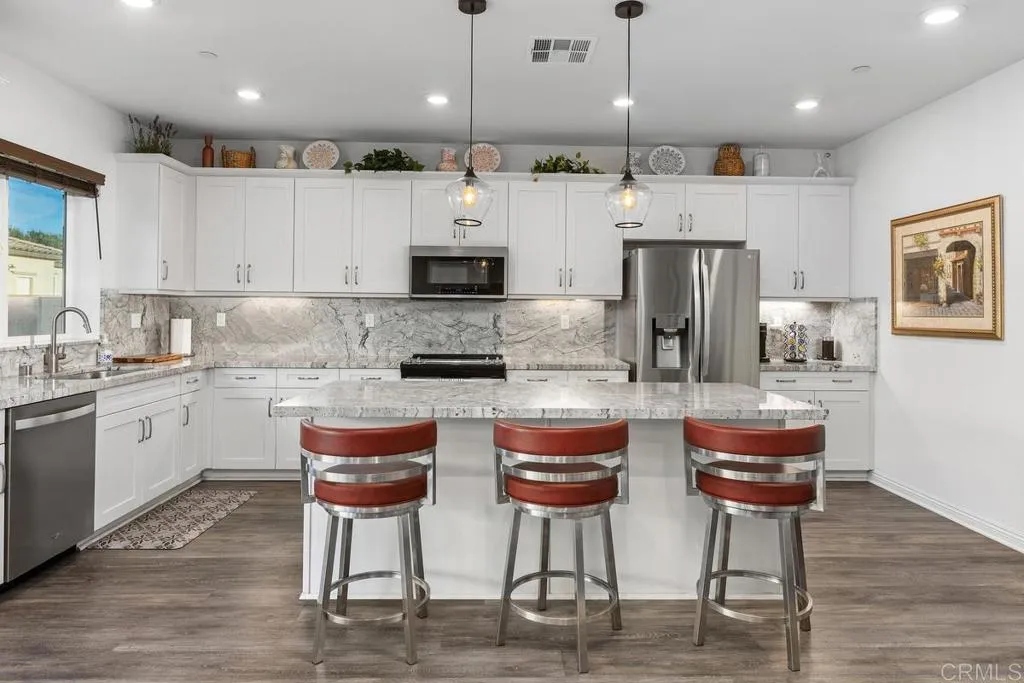 https://cdn.realtyfeed.com/cdn/127/306800604/fd87dfe8e430c54acb50e0d829bf7711.webp