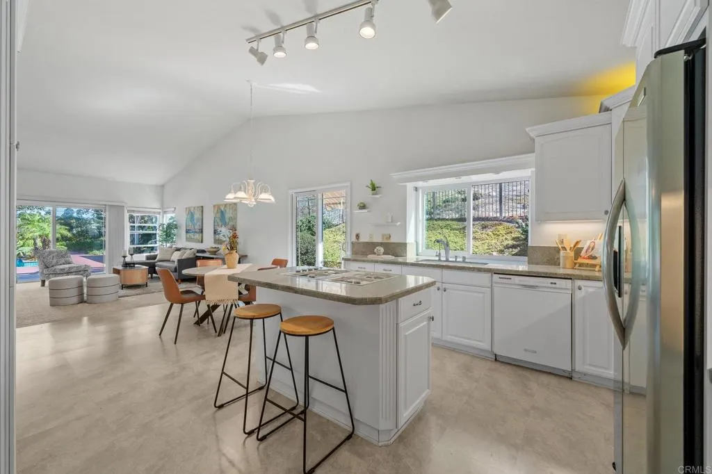 https://cdn.realtyfeed.com/cdn/127/306800628/379b676eefce625251d5779ef300bc41.webp