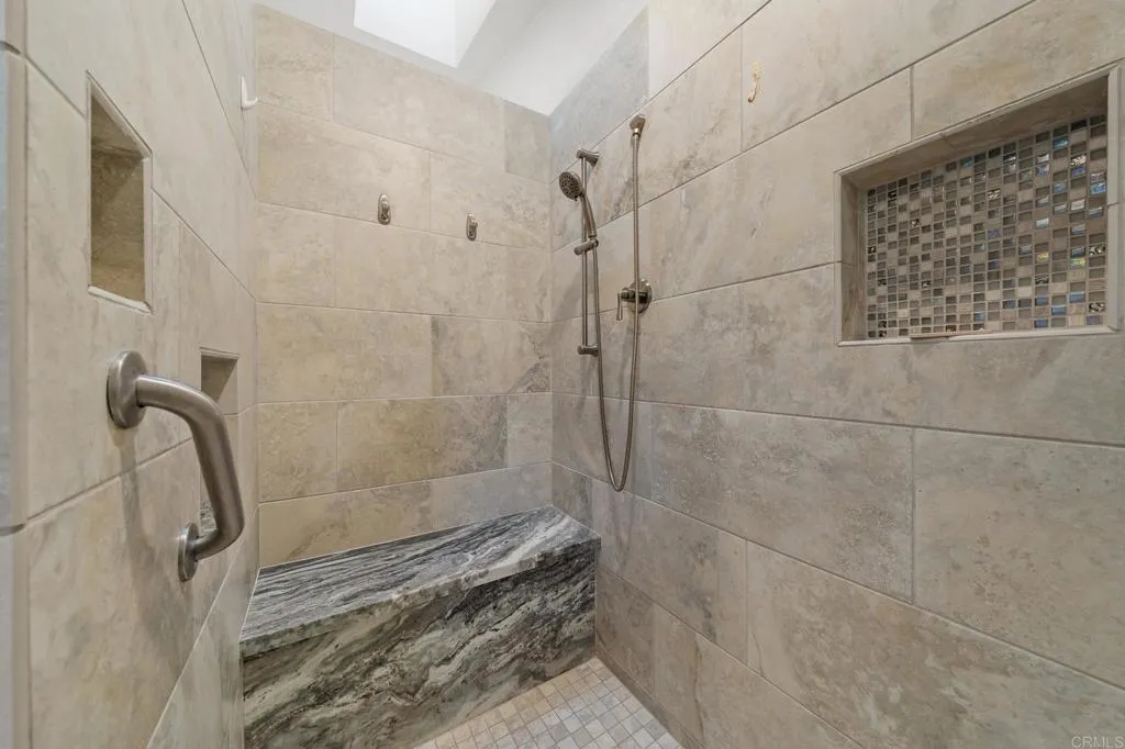 https://cdn.realtyfeed.com/cdn/127/306800628/889e83d4b4bb4f09b5814d1f0482d784.webp