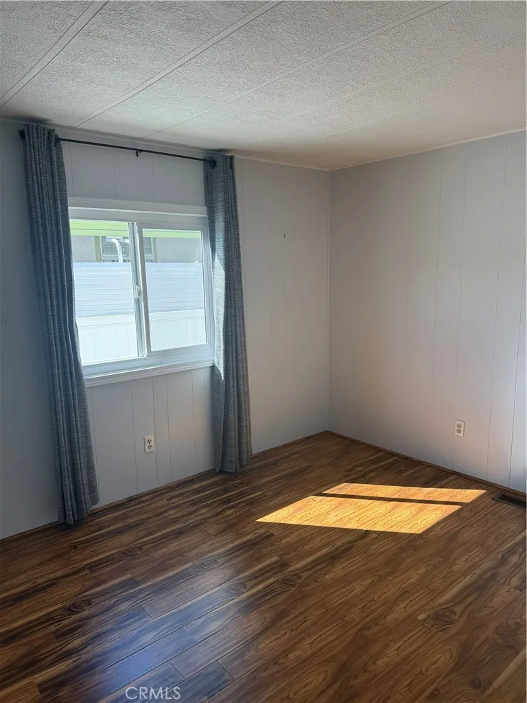 https://cdn.realtyfeed.com/cdn/127/306800756/6188bc45ecc3c53219601882ebf1d29f.webp