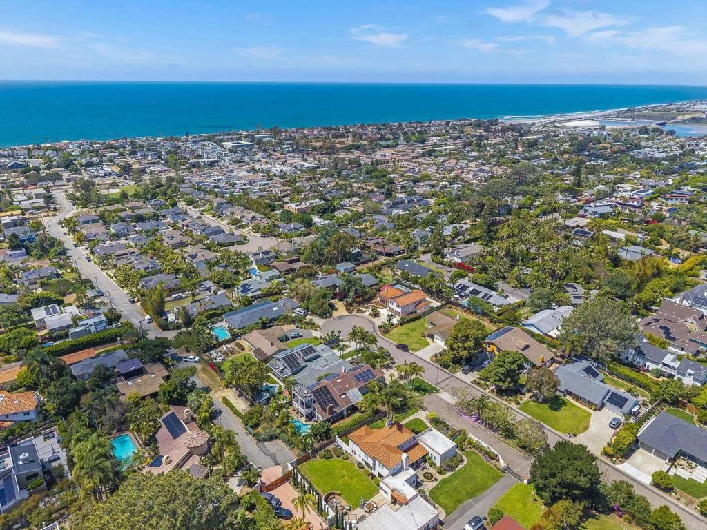 https://cdn.realtyfeed.com/cdn/127/306800889/552a7b54e86b9d1d80815aa685b1d16e.webp