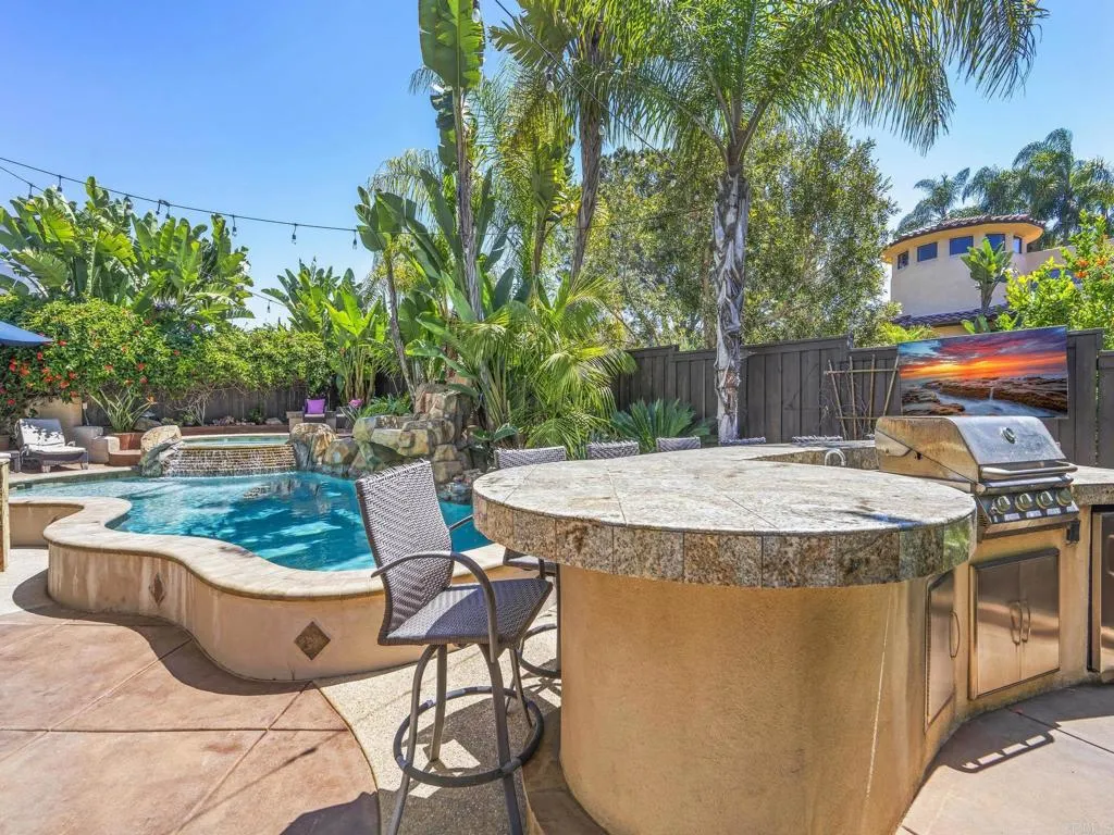 https://cdn.realtyfeed.com/cdn/127/306800889/75bc5ddf63d8540cbd9061bc6ba8dad2.webp