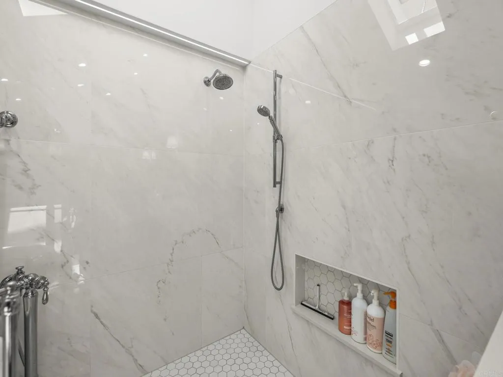 https://cdn.realtyfeed.com/cdn/127/306800889/f91e2bb57579acdd10a8adc6db636faa.webp