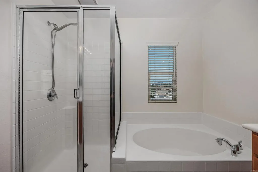https://cdn.realtyfeed.com/cdn/127/306800899/33a643505be7ae15e8b1c4657d77f37a.webp