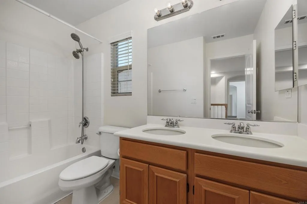 https://cdn.realtyfeed.com/cdn/127/306800899/44b1705e3d3f35c9c9b0ff432dcd9b9c.webp
