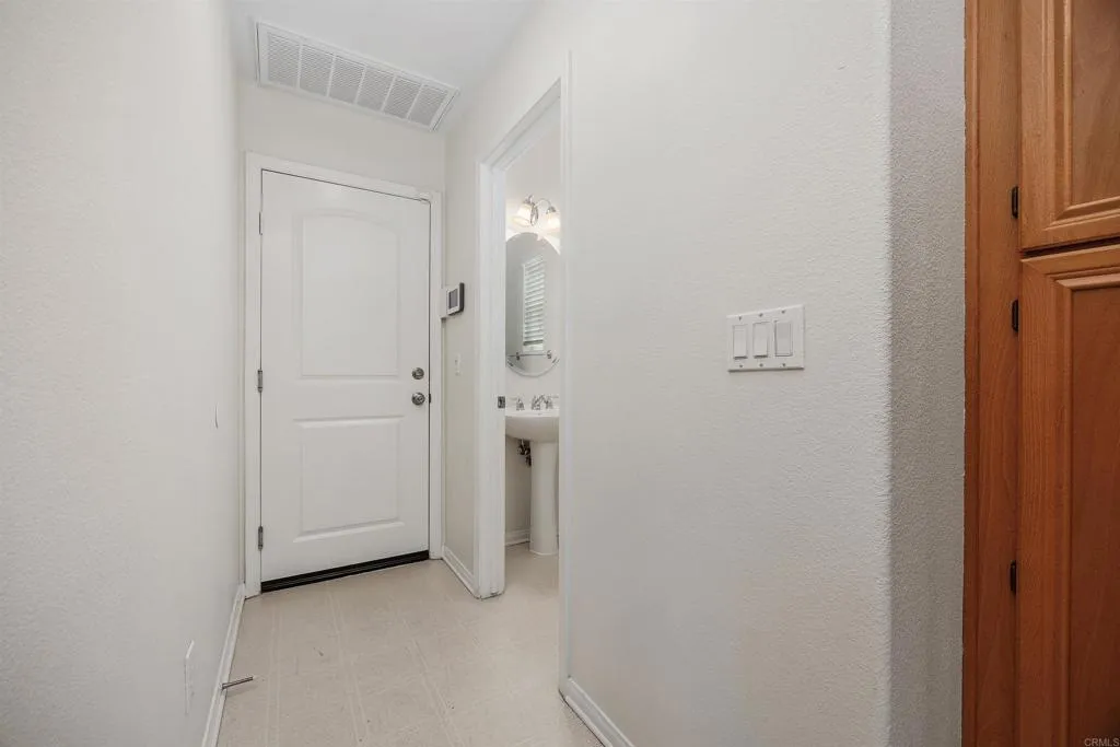https://cdn.realtyfeed.com/cdn/127/306800899/536f33d8eab88a5313ab748bc8ad7e85.webp