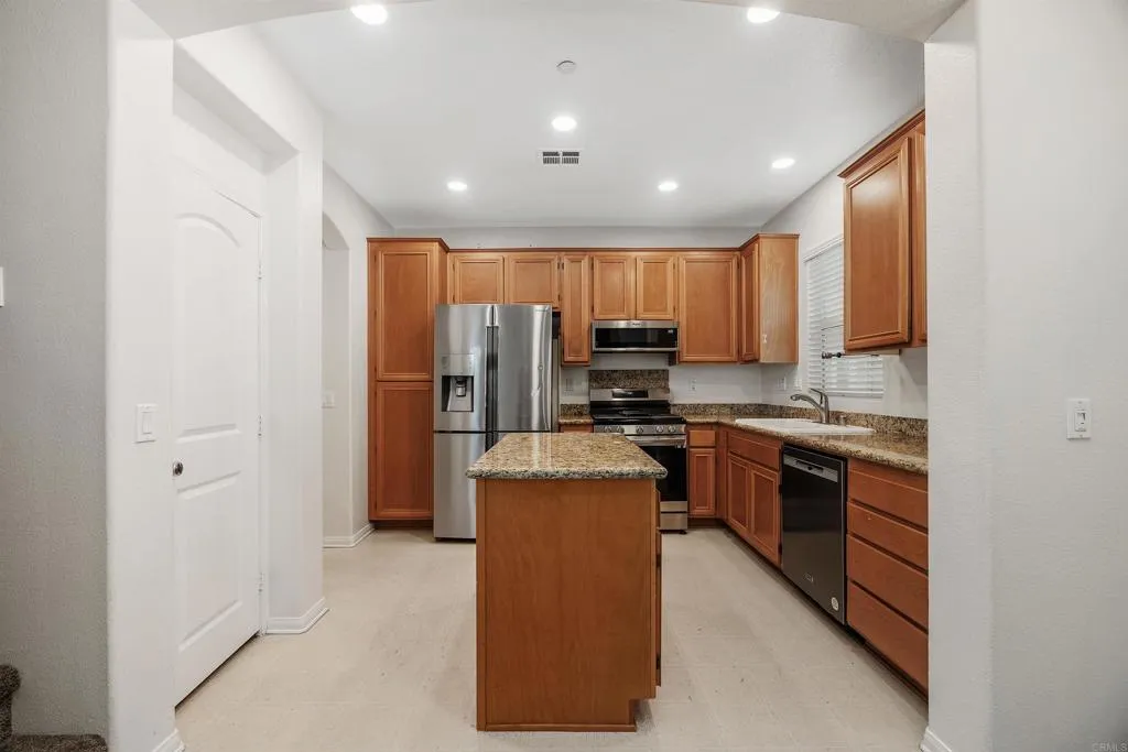 https://cdn.realtyfeed.com/cdn/127/306800899/685f2384f2fb9cc4d7a0770d3b346444.webp