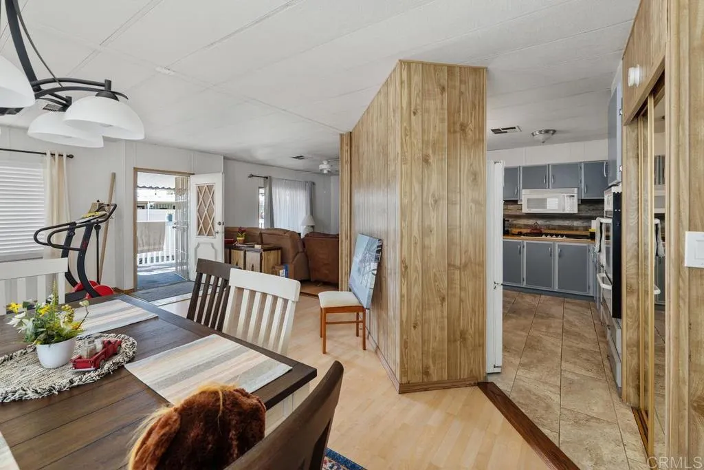 https://cdn.realtyfeed.com/cdn/127/306800947/0eb472ca24d5e689225b9d3d28b1c707.webp