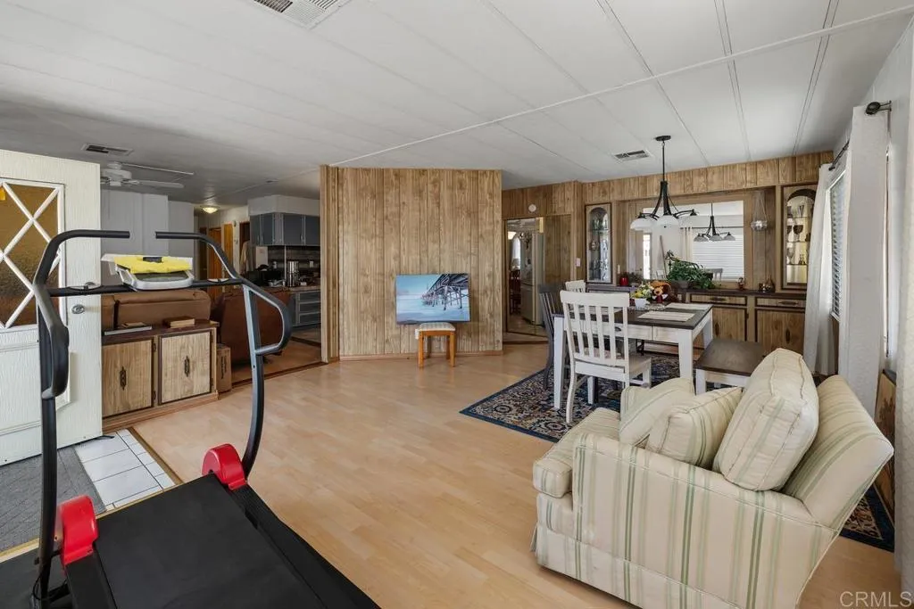 https://cdn.realtyfeed.com/cdn/127/306800947/235ca4306d2862ff7caef191bd776b2a.webp