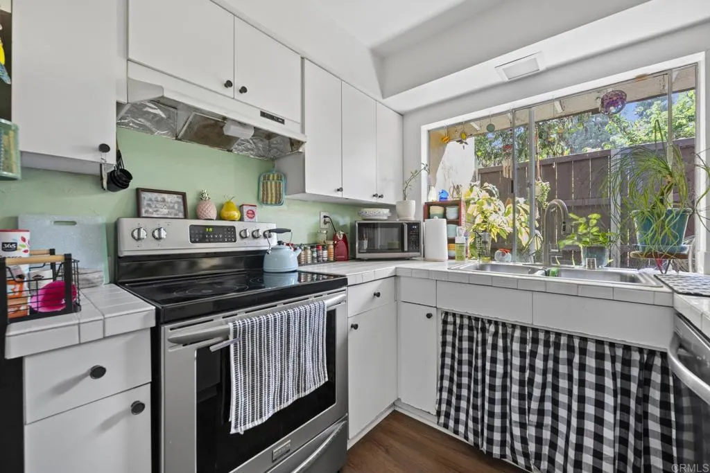 https://cdn.realtyfeed.com/cdn/127/306801075/876f9c79f3f0a1f083c3ce5a42130706.webp