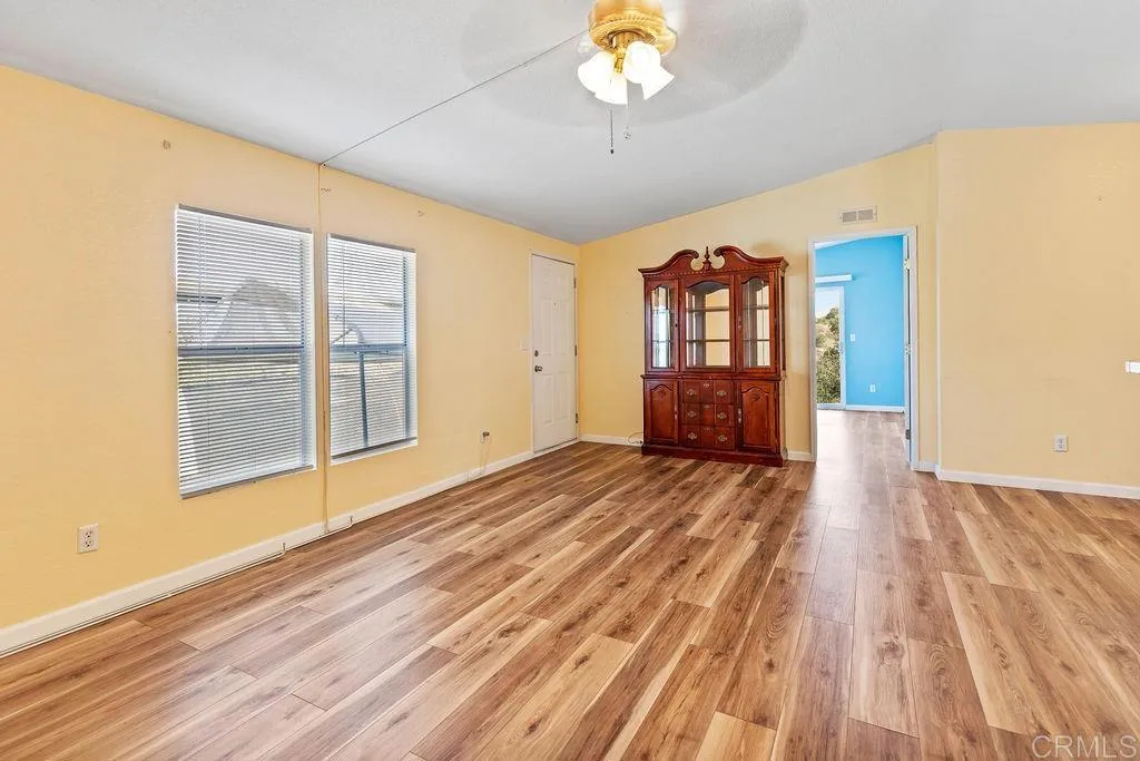 https://cdn.realtyfeed.com/cdn/127/306801116/692ce005dc12aa7ec0a9d5b3e4b62329.webp