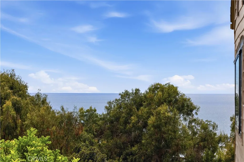 https://cdn.realtyfeed.com/cdn/127/306801296/6b20f6c91a8067bfe509c1d05685eb17.webp