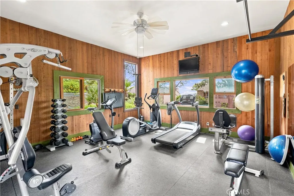 https://cdn.realtyfeed.com/cdn/127/306801296/b06bc1a46920efecf1af9b3fd00f9fe5.webp