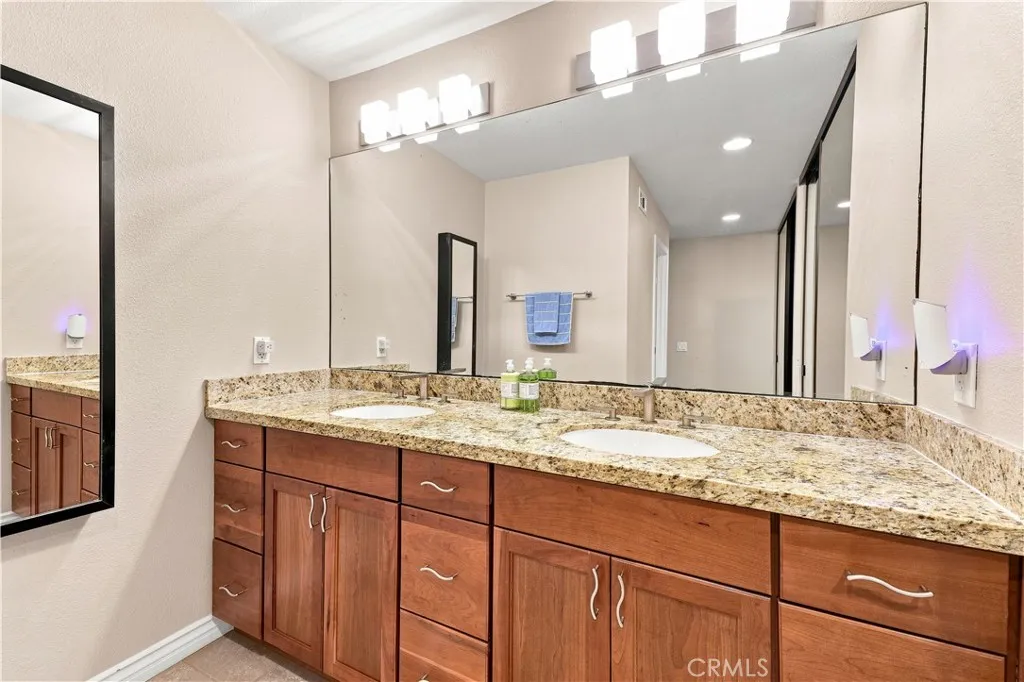 https://cdn.realtyfeed.com/cdn/127/306801296/eaaa4643bf7ab69b73b31be7a6822a64.webp