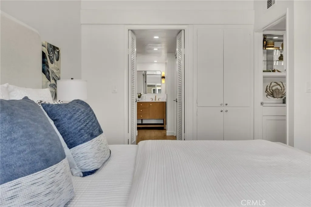 https://cdn.realtyfeed.com/cdn/127/306801483/653bfd9f067d36c123d2937498dfefff.webp