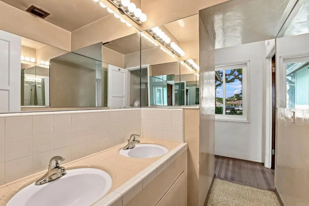 https://cdn.realtyfeed.com/cdn/127/306801785/348b71a45bde463ca0e94d5fbb8d1530.webp
