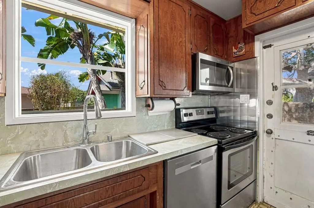 https://cdn.realtyfeed.com/cdn/127/306801785/72fb2c4bc28a58b3745f178d811b60d6.webp