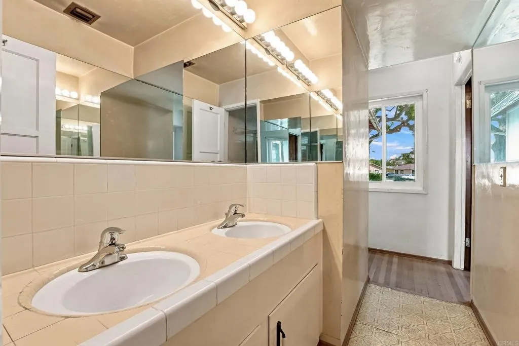 https://cdn.realtyfeed.com/cdn/127/306801785/d08e75cbf2c0c021443bf3147757c9a0.webp