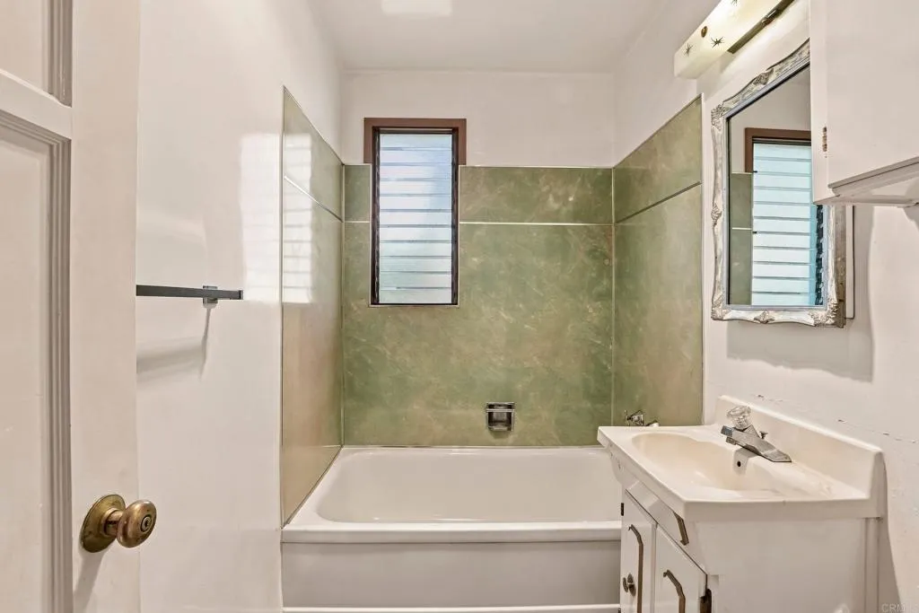 https://cdn.realtyfeed.com/cdn/127/306801785/f5d44044d713c5ab18893bd69c780b1e.webp