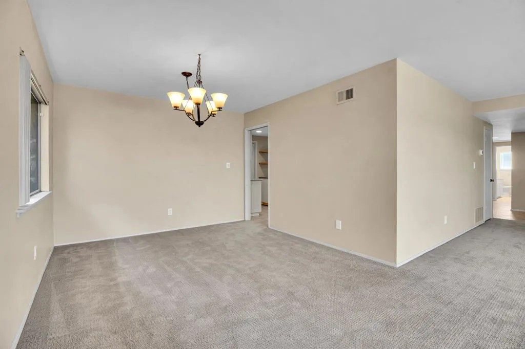 https://cdn.realtyfeed.com/cdn/127/306801789/5167115b97c0f012796437d38abed2e3.webp