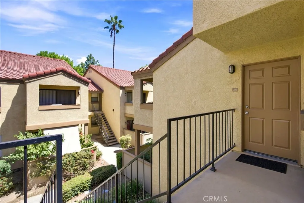 1134 W Blaine Unit 202, Riverside, CA 92502 - Main photo, Riverside, CA