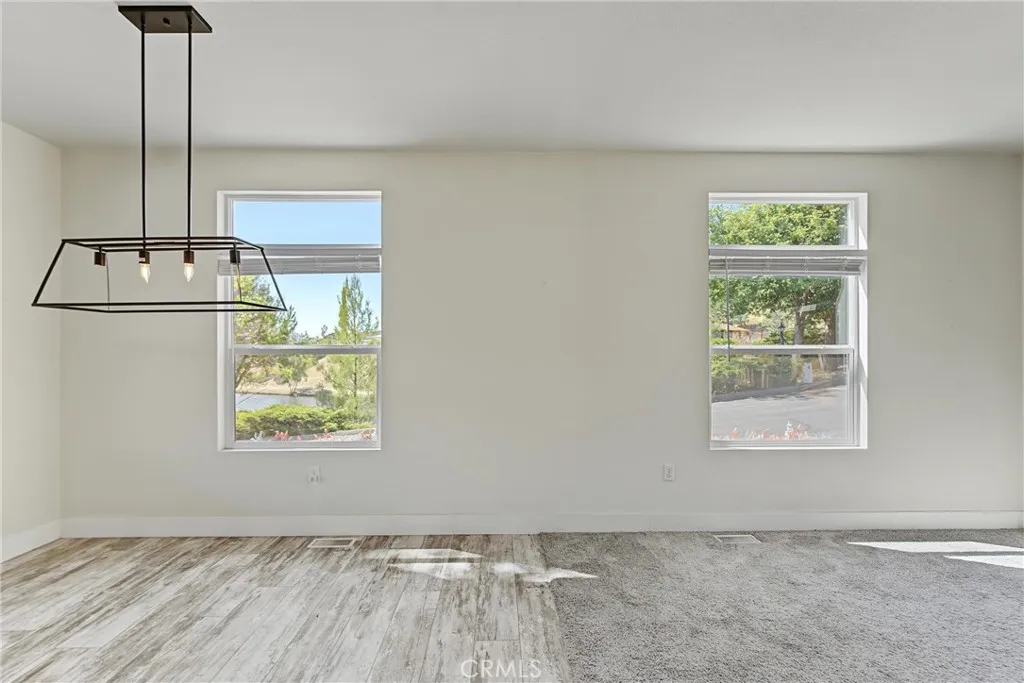 https://cdn.realtyfeed.com/cdn/127/306802049/30bdf399886a29151baef8b87a78f637.webp