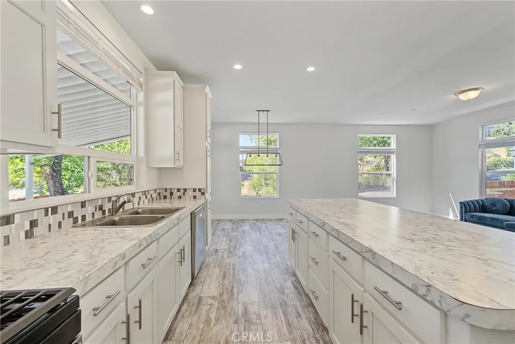https://cdn.realtyfeed.com/cdn/127/306802049/7dc1976a676d2dd8764cb9a2953b8ca4.webp