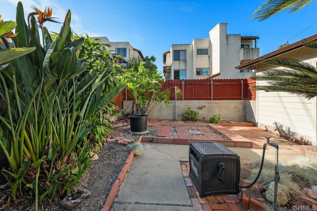 https://cdn.realtyfeed.com/cdn/127/307060017/a7492724bf93adb7e94fd1cd57174dab.webp