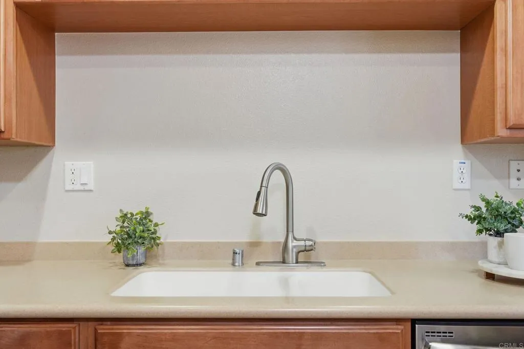 https://cdn.realtyfeed.com/cdn/127/307060152/609b73f42f153845de2f059bd21e3501.webp