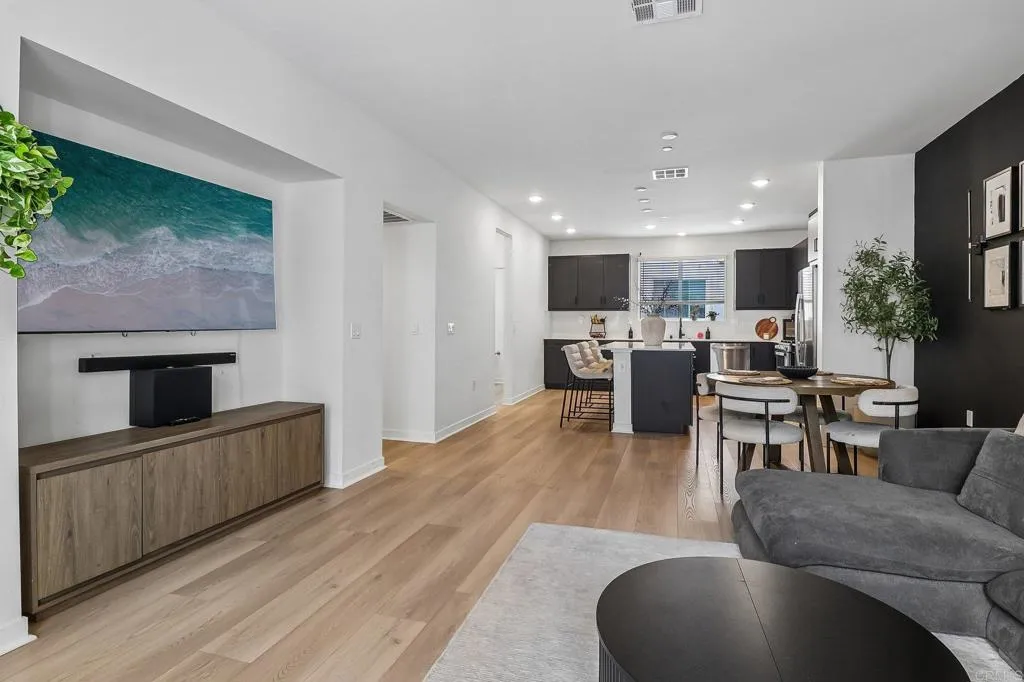 https://cdn.realtyfeed.com/cdn/127/307060155/9aca616eca8530045e4d864a90b4a36a.webp