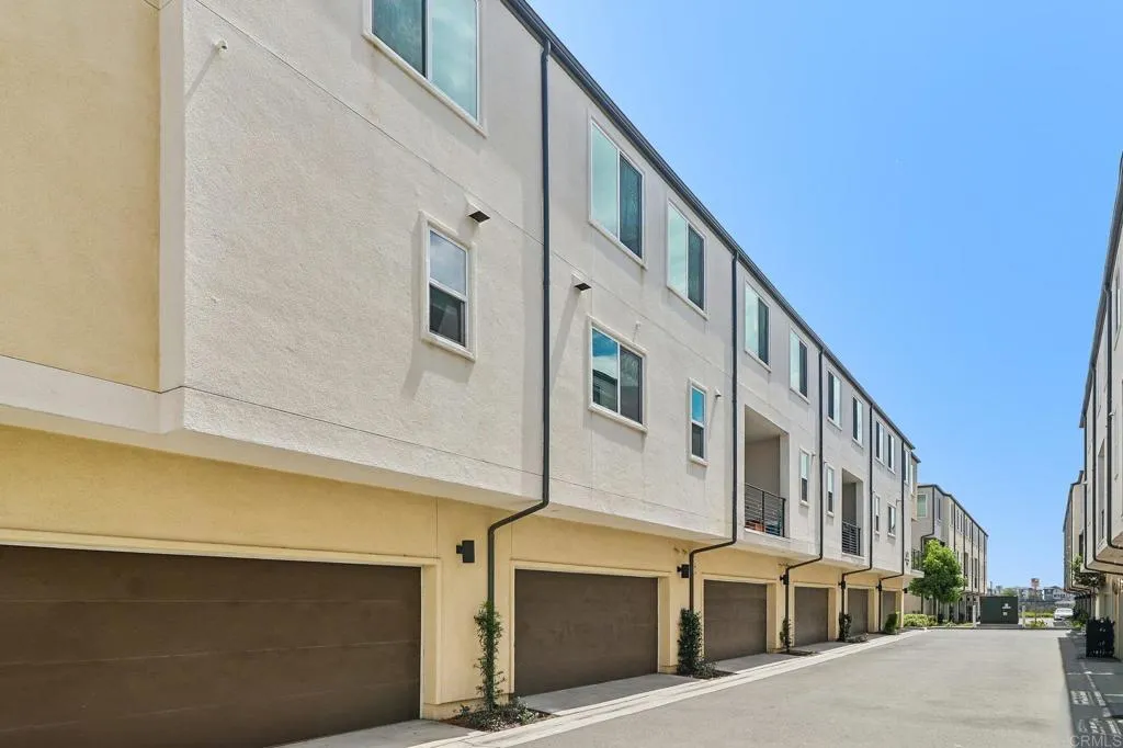 https://cdn.realtyfeed.com/cdn/127/307060155/f31bd3c2c1f3fac66cb0d04969070e16.webp