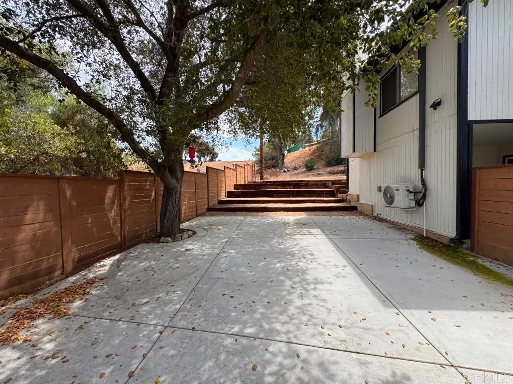 https://cdn.realtyfeed.com/cdn/127/307060271/348ceab6fcabad8cd41fe8714ff81f9b.webp