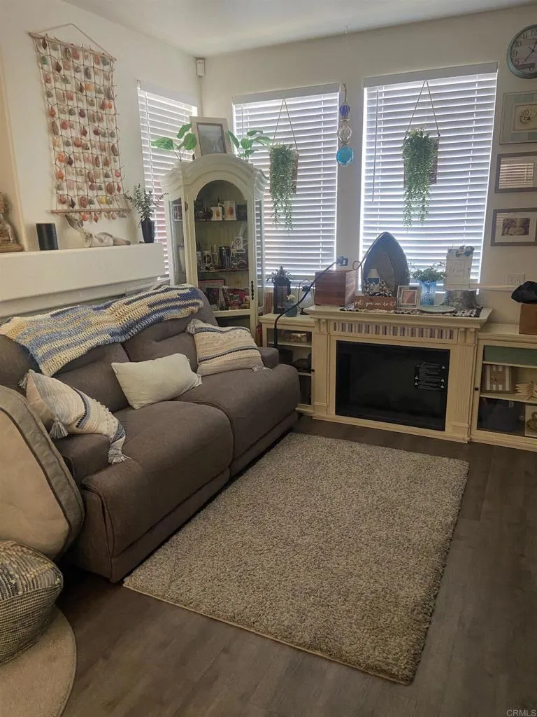 https://cdn.realtyfeed.com/cdn/127/307060286/a3f8cf2c1a91978bcc6bd8da884e61a1.webp