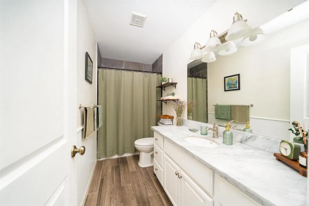 https://cdn.realtyfeed.com/cdn/127/307060472/2001d551aecf4577a55defb143db4910.webp