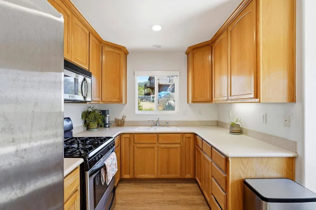 https://cdn.realtyfeed.com/cdn/127/307060481/abfa752e4c488ea09ec7cdd2c3cd248f.webp
