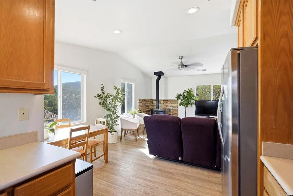 https://cdn.realtyfeed.com/cdn/127/307060481/fa12a82dd6f0c19c4e306d9de33f8c18.webp