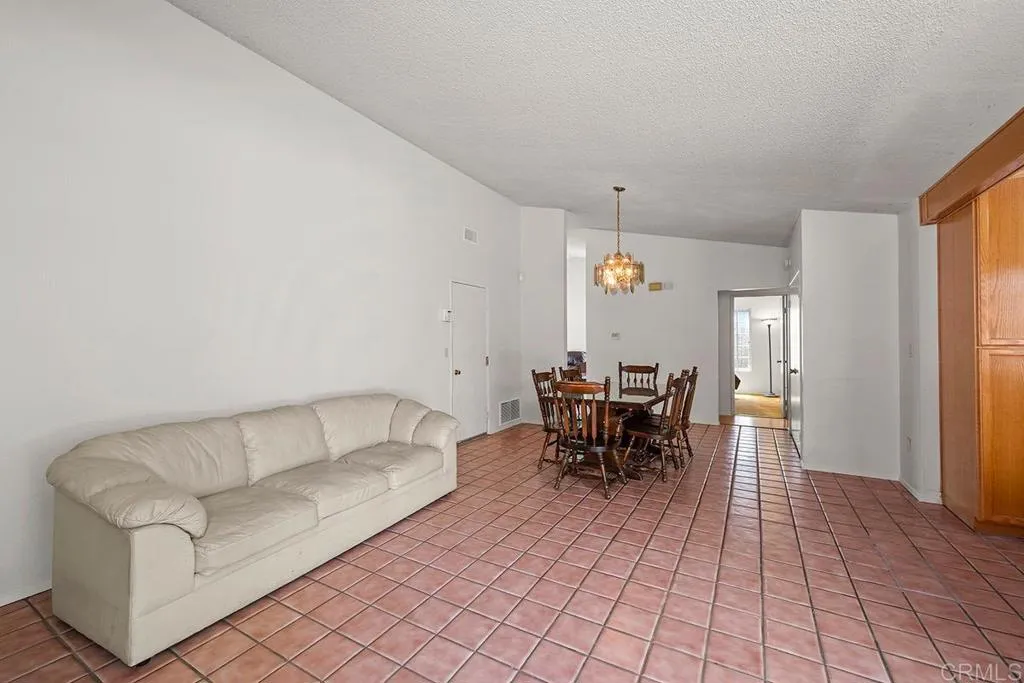 https://cdn.realtyfeed.com/cdn/127/307060558/493c5ecc3a8747d4c4bd1c93592231a8.webp