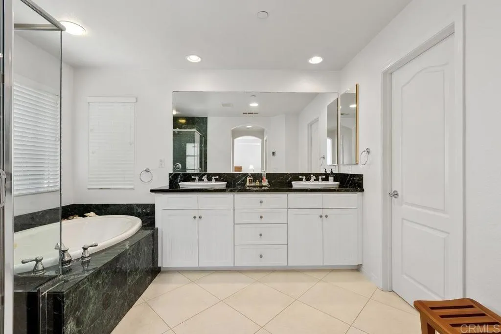 https://cdn.realtyfeed.com/cdn/127/307060591/7c3a11fac4520f53137cf3821aef97a2.webp