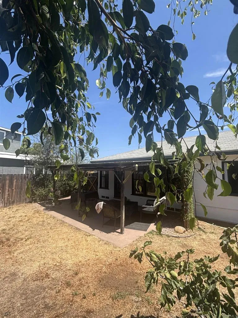 https://cdn.realtyfeed.com/cdn/127/307060601/4aa0a014365a57fa14a7d57c0608b4f7.webp
